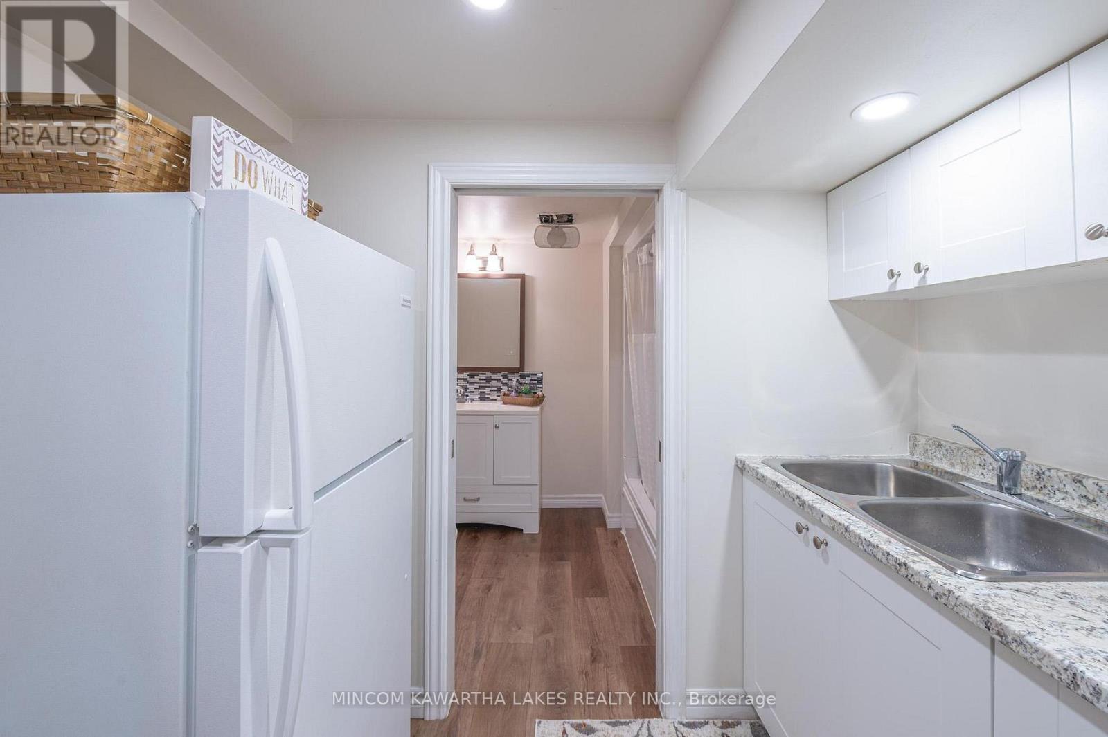 919 Sydenham Road, Peterborough (Ashburnham Ward 4), Ontario  K9J 1K5 - Photo 28 - X12391924