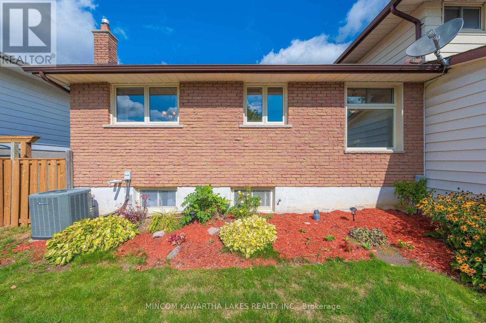 919 Sydenham Road, Peterborough (Ashburnham Ward 4), Ontario  K9J 1K5 - Photo 33 - X12391924