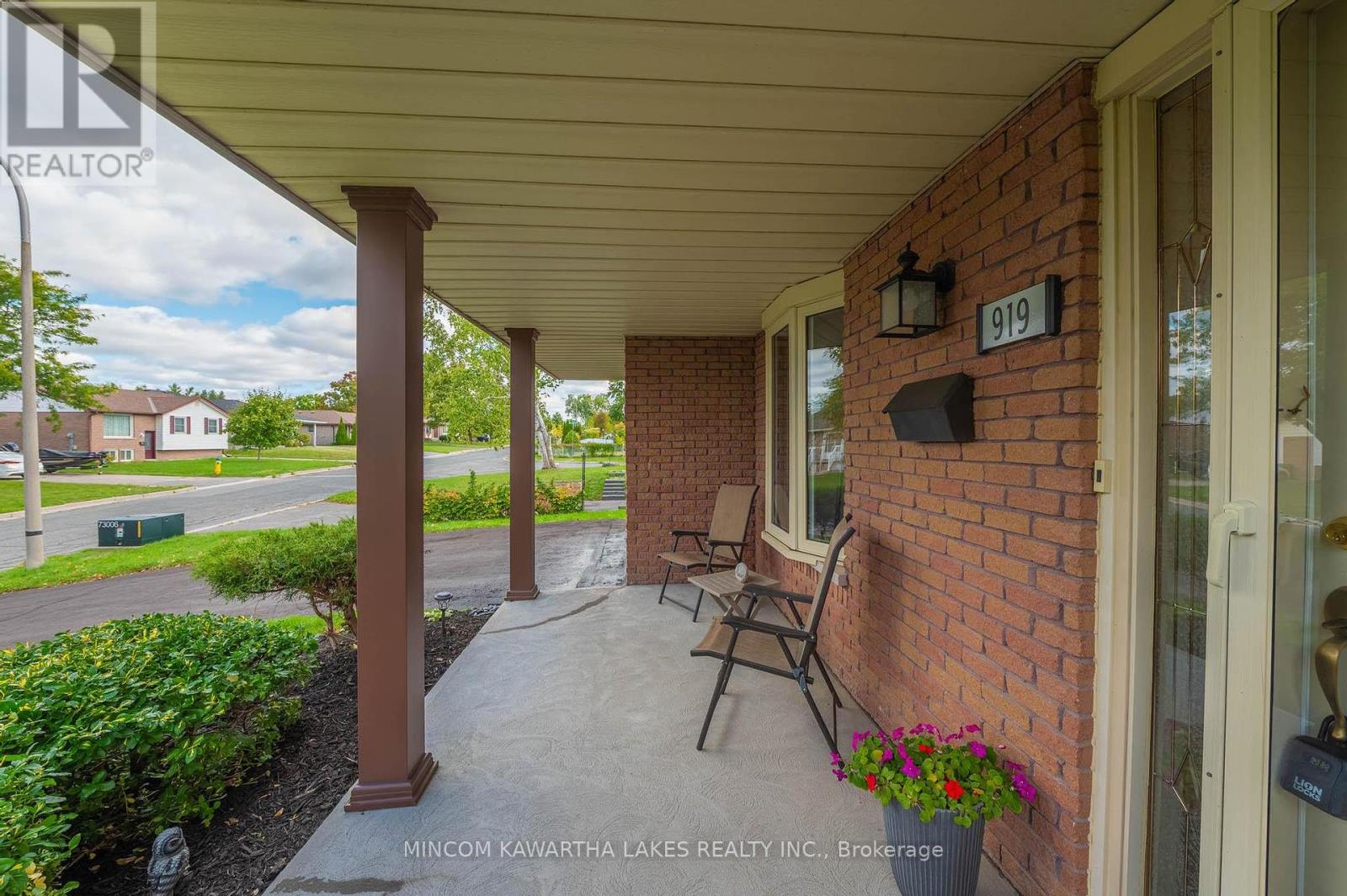 919 Sydenham Road, Peterborough (Ashburnham Ward 4), Ontario  K9J 1K5 - Photo 4 - X12391924
