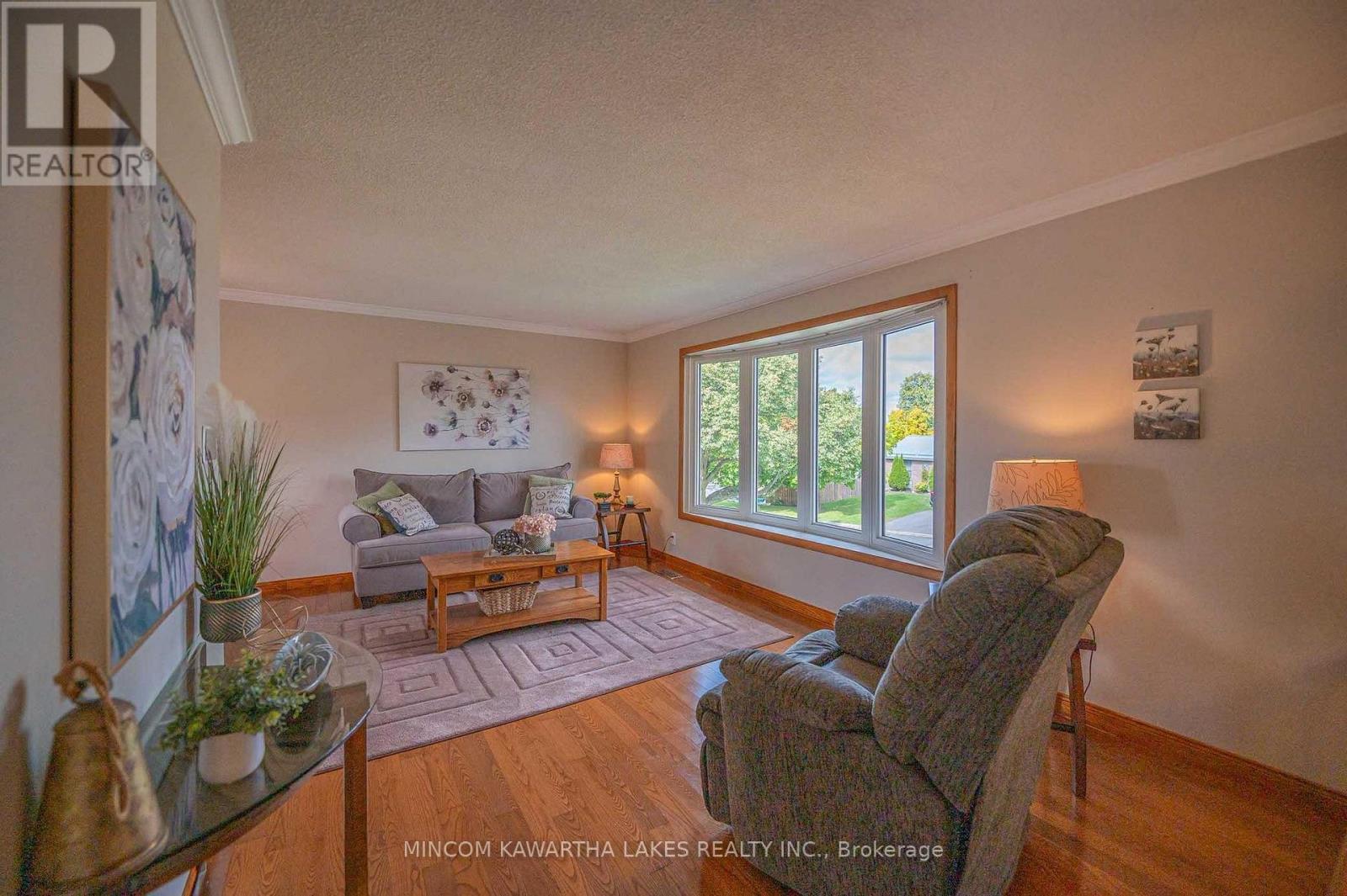 919 Sydenham Road, Peterborough (Ashburnham Ward 4), Ontario  K9J 1K5 - Photo 5 - X12391924
