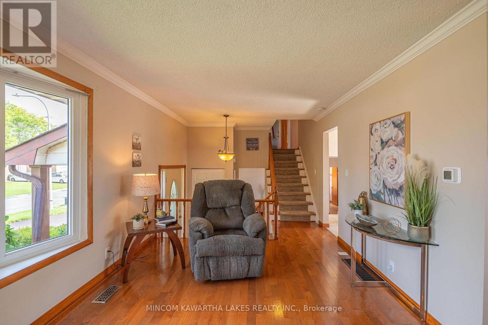 919 Sydenham Road, Peterborough (Ashburnham Ward 4), Ontario  K9J 1K5 - Photo 9 - X12391924