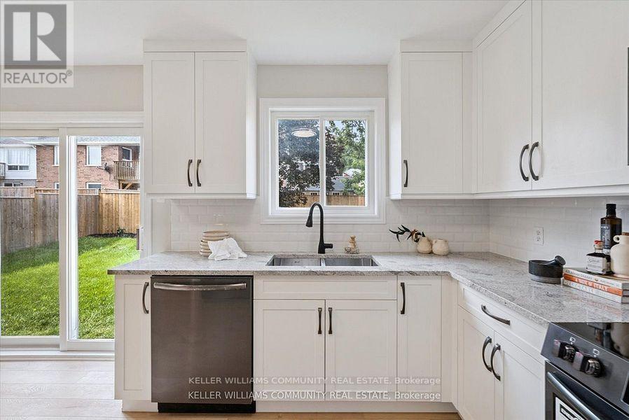151 Parcells Crescent, Peterborough West (South), Ontario  K9K 2R2 - Photo 12 - X12392057