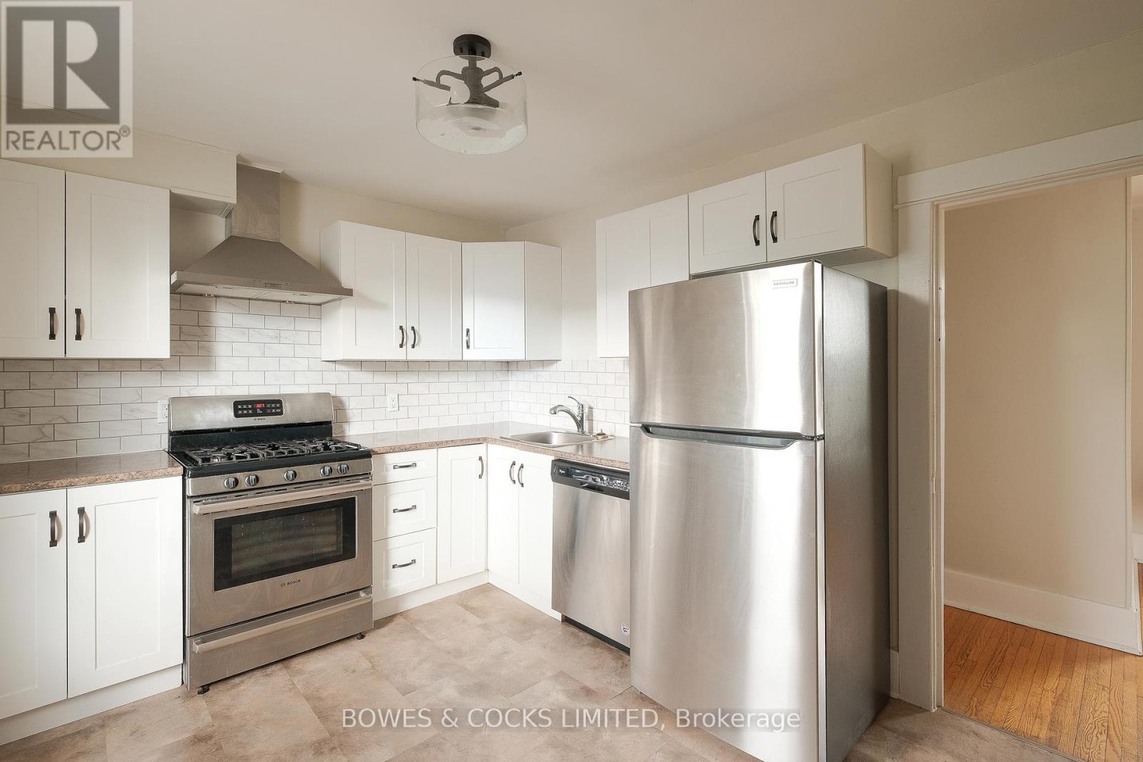 530 Chamberlain Street, Peterborough (Town Ward 3), Ontario  K9J 4L5 - Photo 8 - X12392189