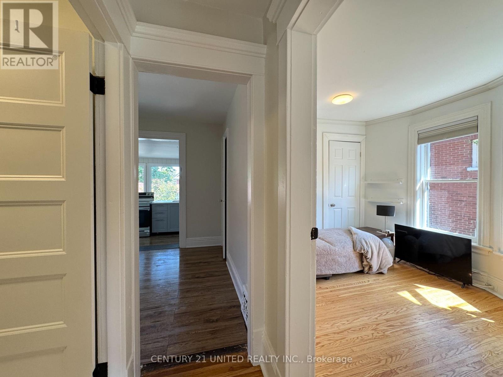 312 Elias Avenue, Peterborough (Town Ward 3), Ontario  K9J 5G9 - Photo 12 - X12392294