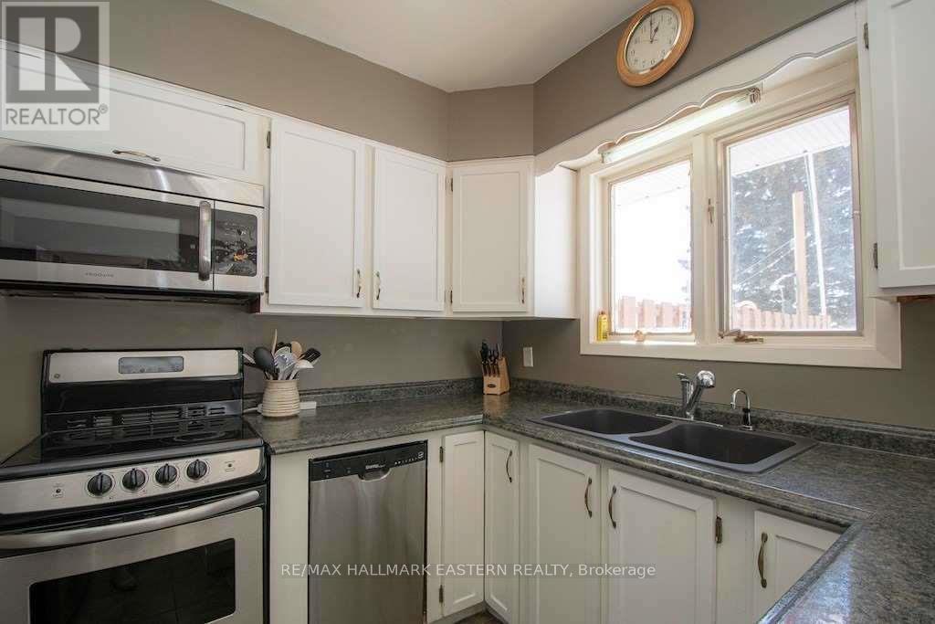 1032 East Communication Road, Selwyn, Ontario  K0L 1H0 - Photo 9 - X12392335