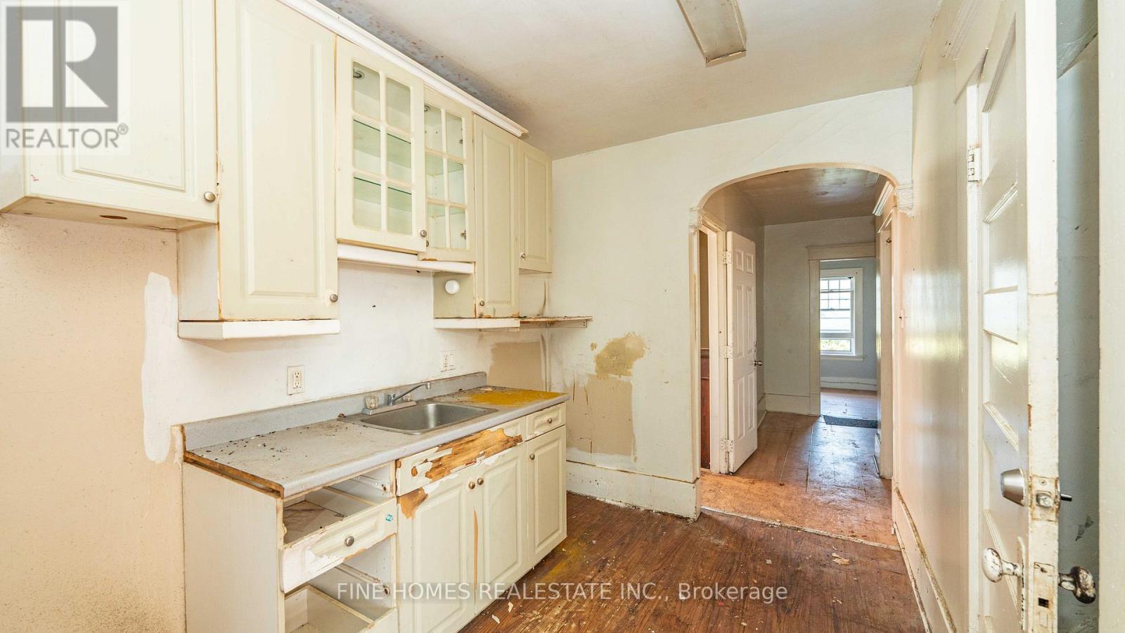 175 Stewart Street, Peterborough (Town Ward 3), Ontario  K9J 3M4 - Photo 9 - X12392489