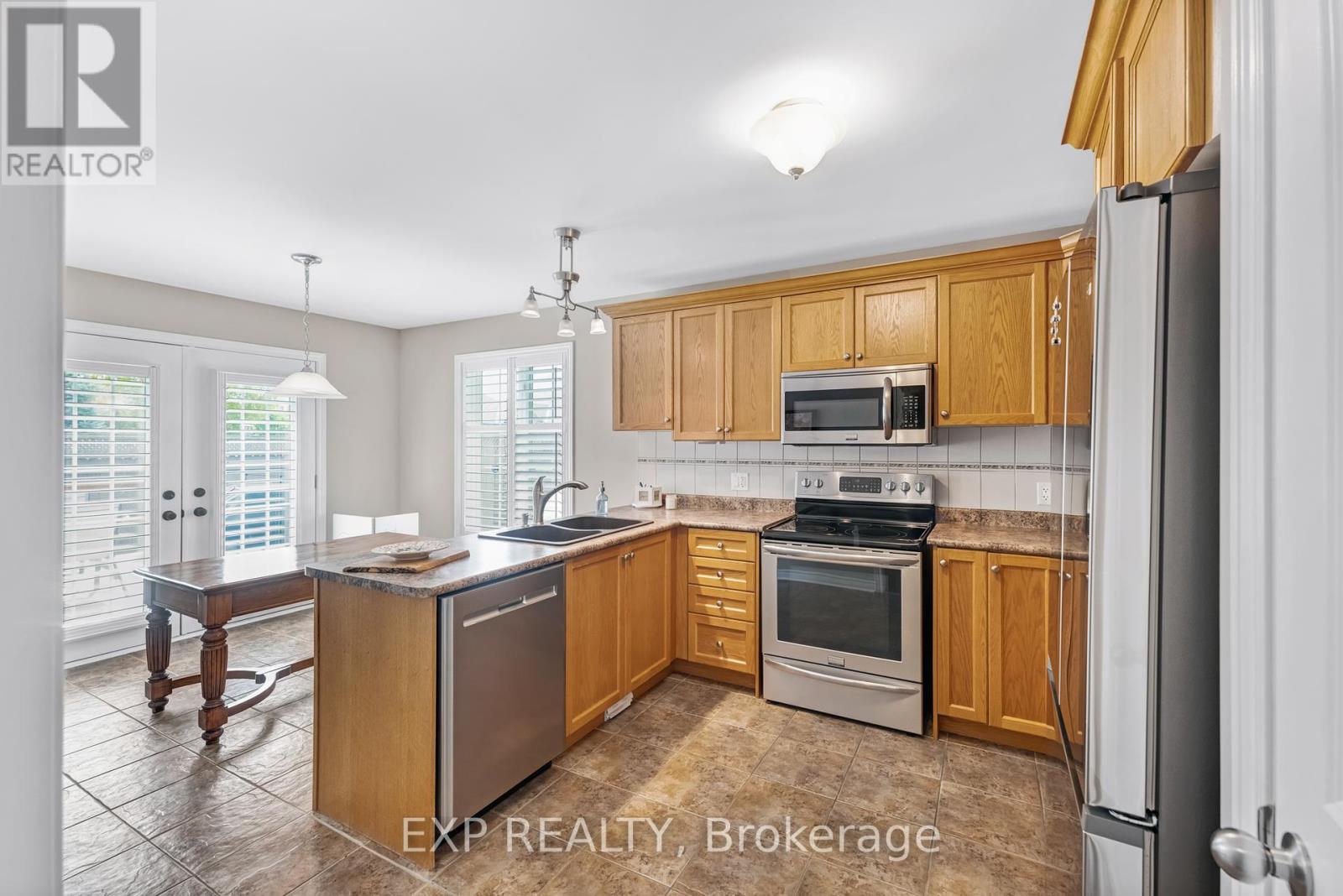 17 Flynn Avenue, Kawartha Lakes (Lindsay), Ontario  K9V 0B2 - Photo 10 - X12393463