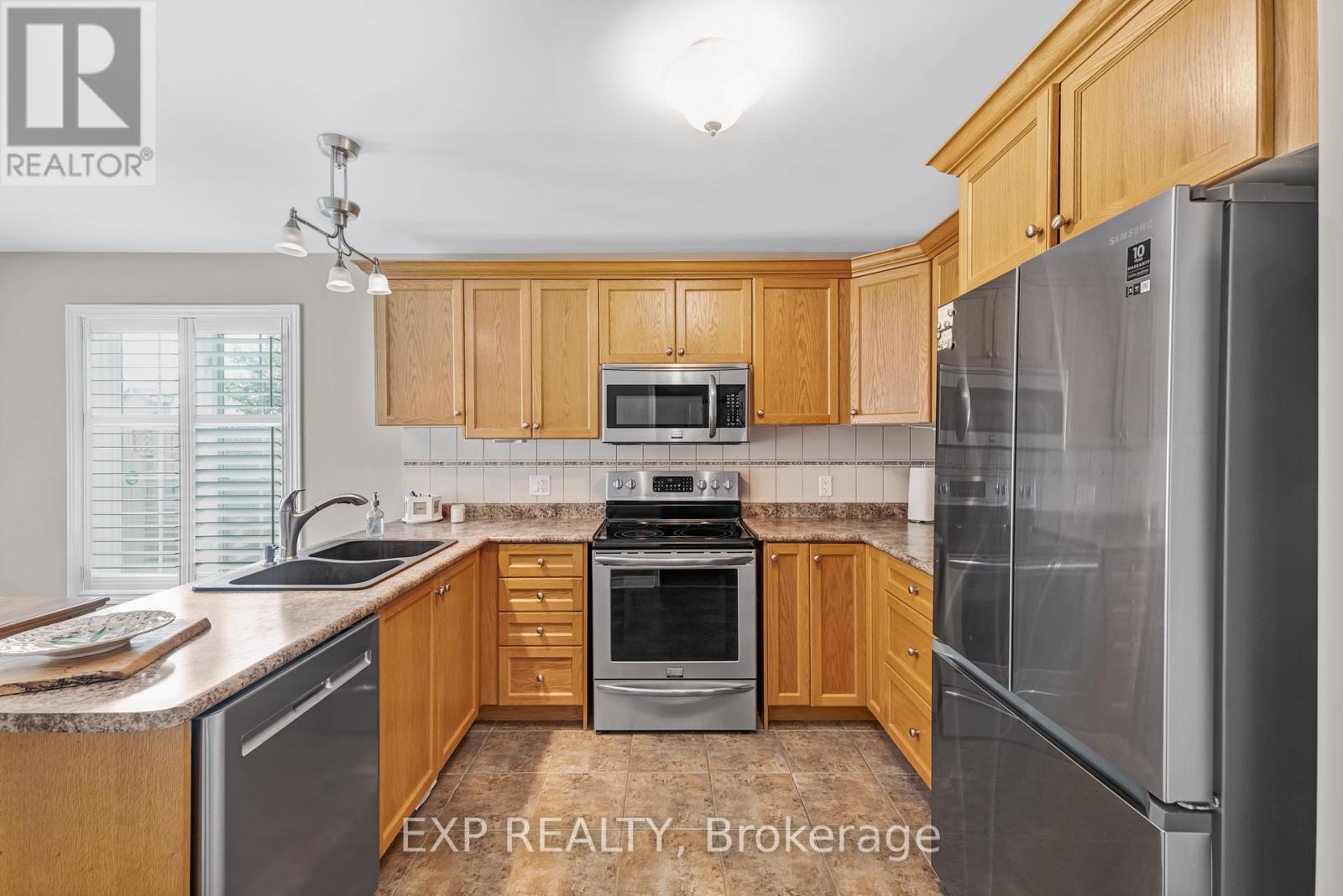 17 Flynn Avenue, Kawartha Lakes (Lindsay), Ontario  K9V 0B2 - Photo 11 - X12393463