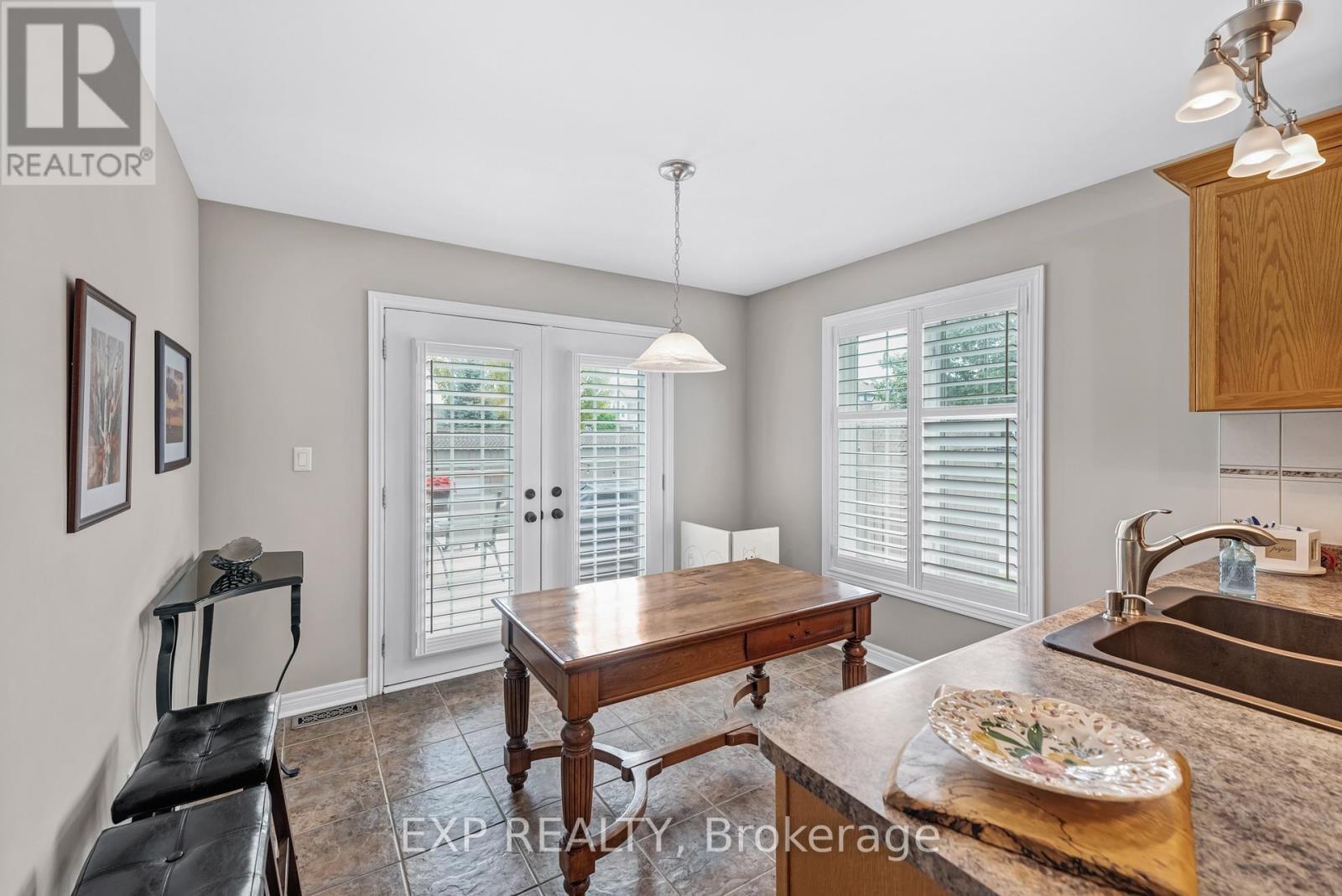 17 Flynn Avenue, Kawartha Lakes (Lindsay), Ontario  K9V 0B2 - Photo 13 - X12393463