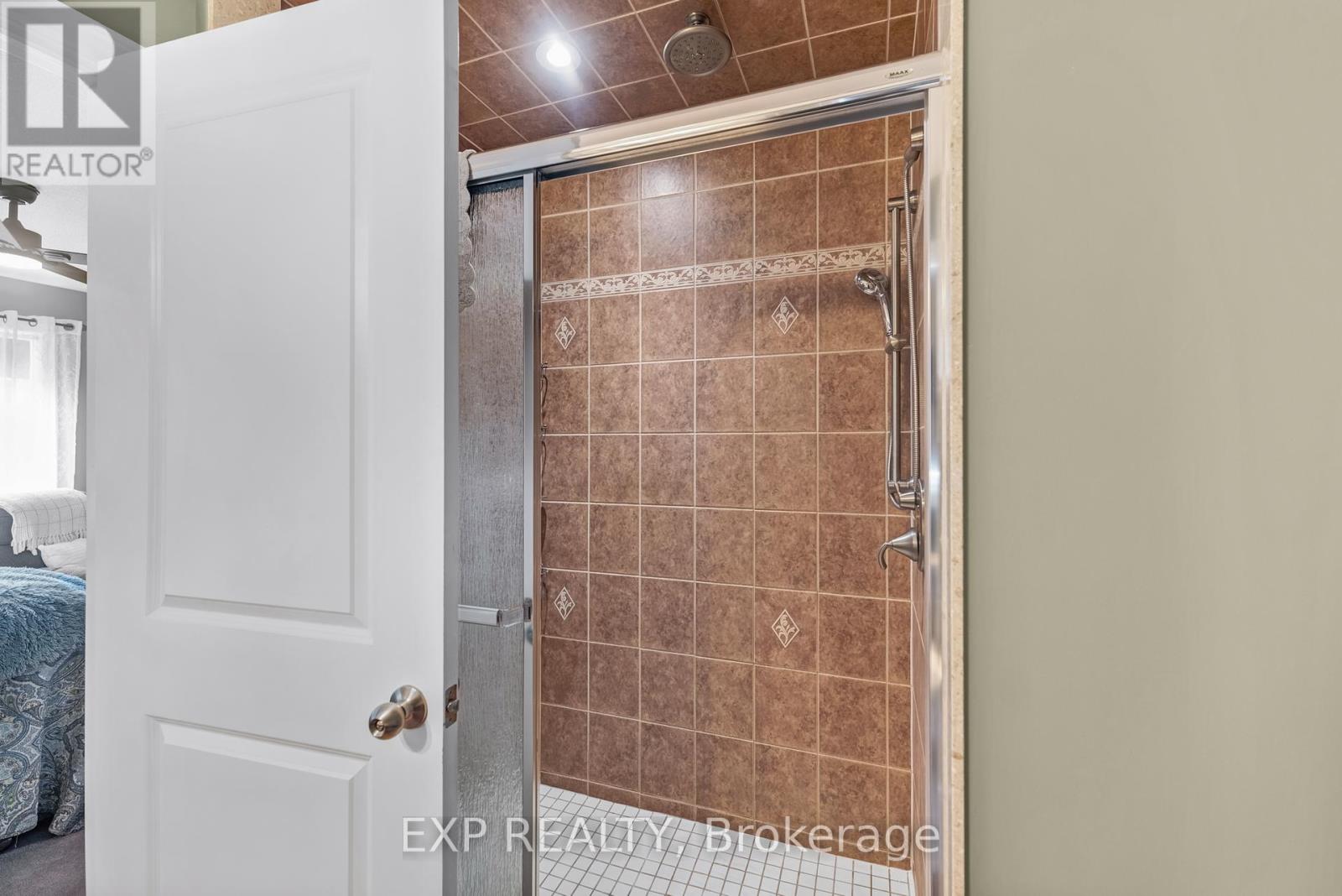17 Flynn Avenue, Kawartha Lakes (Lindsay), Ontario  K9V 0B2 - Photo 18 - X12393463