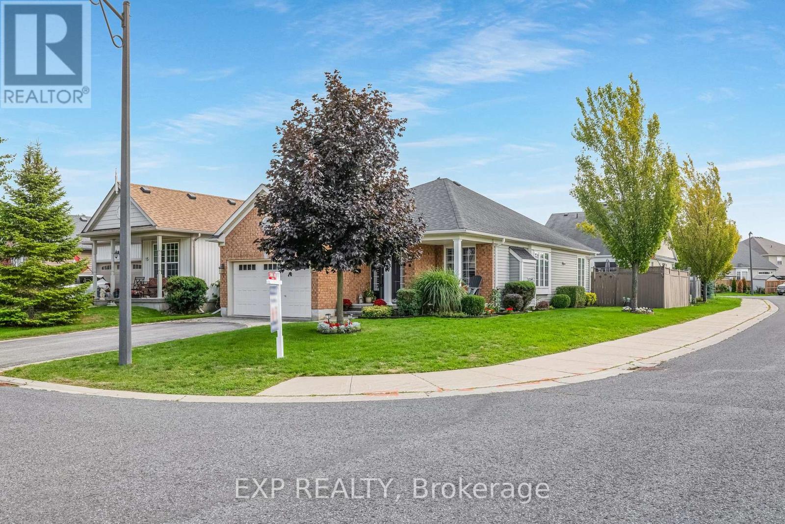17 Flynn Avenue, Kawartha Lakes (Lindsay), Ontario  K9V 0B2 - Photo 2 - X12393463
