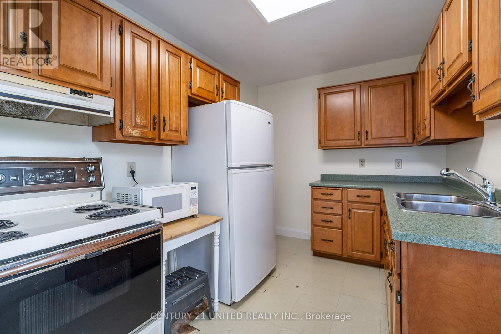 513 Parkhill Road W, Peterborough (Town Ward 3), Ontario  K9H 3J4 - Photo 10 - X12393570