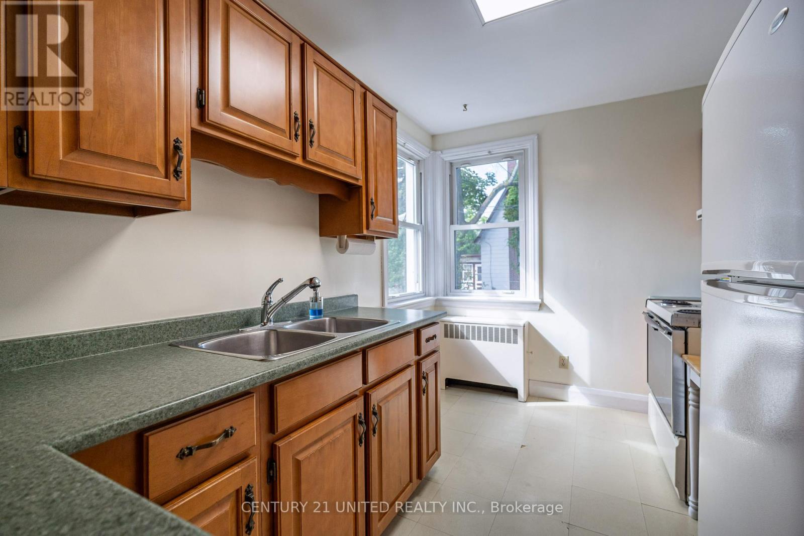 513 Parkhill Road W, Peterborough (Town Ward 3), Ontario  K9H 3J4 - Photo 9 - X12393570