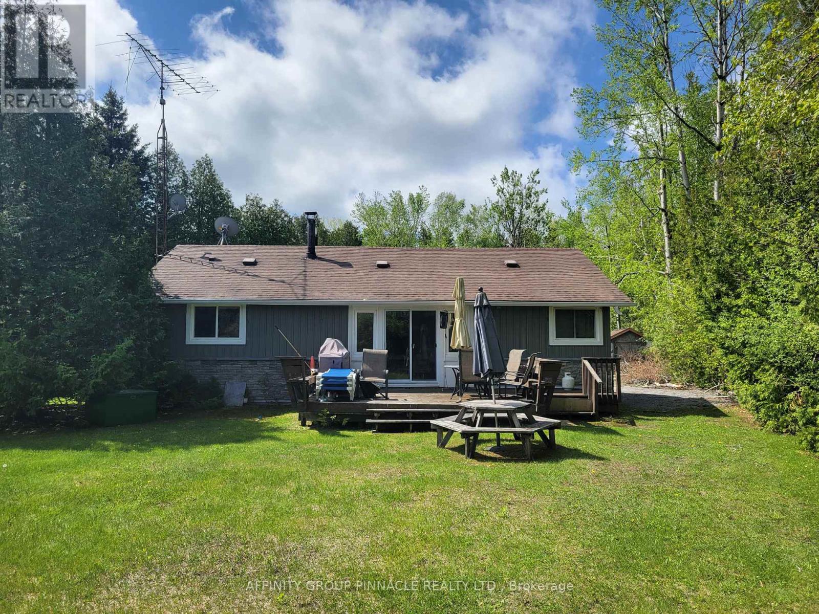 2473 Selwyn Bay Lane, Selwyn, Ontario  K0L 2H0 - Photo 9 - X12393966