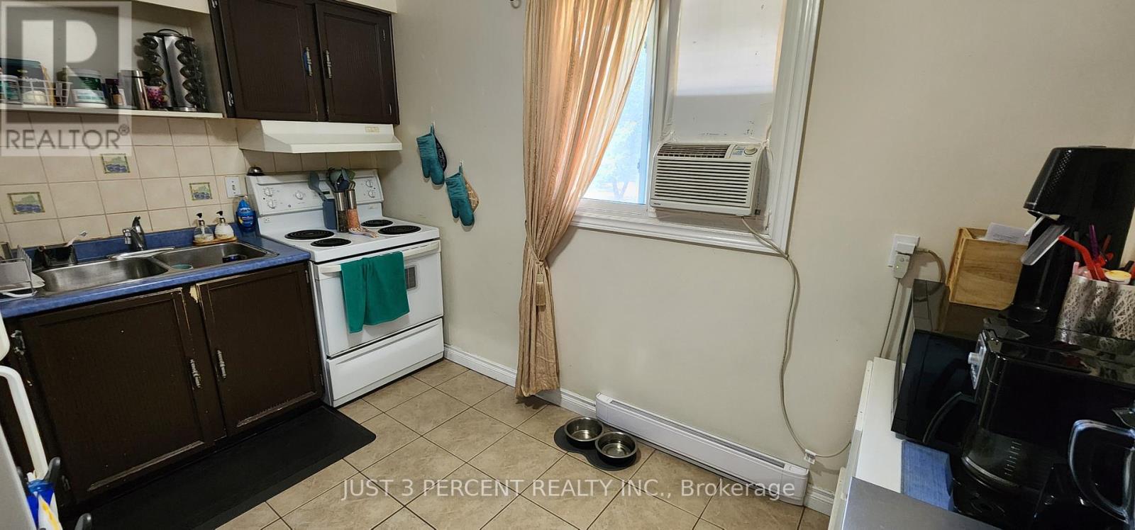 23 - 30 Champlain Crescent, Peterborough (Northcrest Ward 5), Ontario  K9L 1T1 - Photo 3 - X12394155
