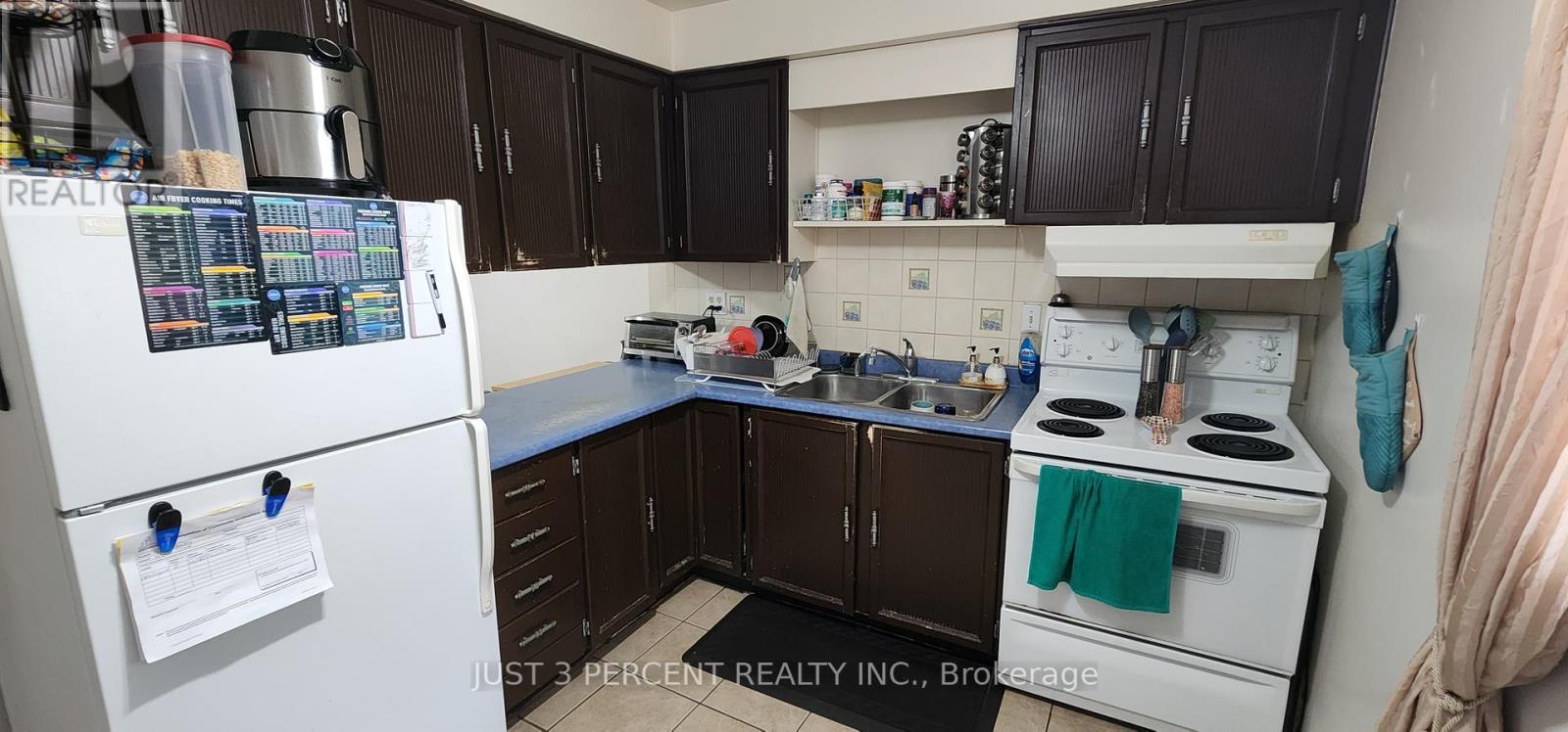 23 - 30 Champlain Crescent, Peterborough (Northcrest Ward 5), Ontario  K9L 1T1 - Photo 4 - X12394155