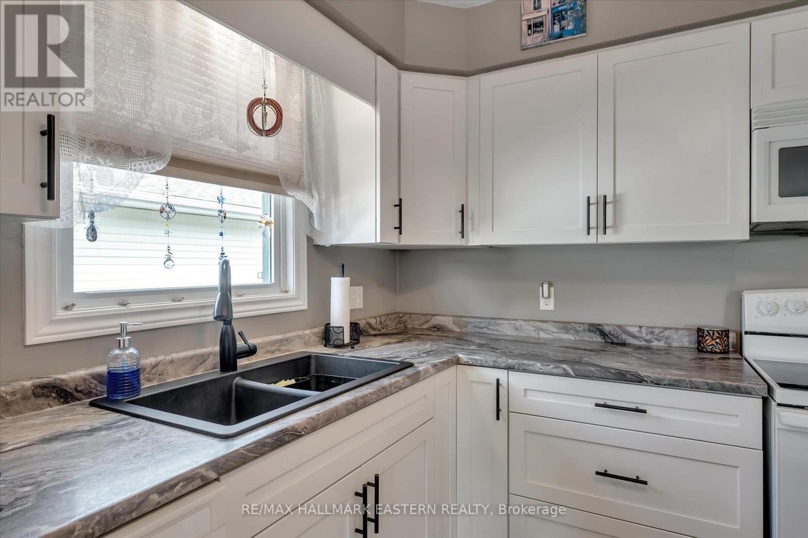 2574 Foxmeadow Road, Peterborough (Ashburnham Ward 4), Ontario  K9L 1X2 - Photo 14 - X12394262