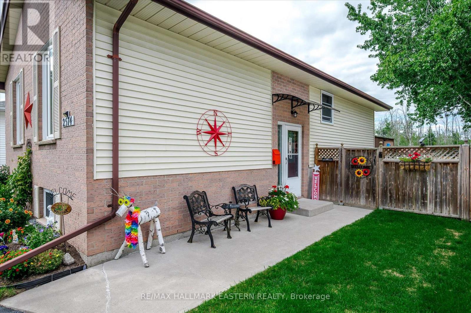 2574 Foxmeadow Road, Peterborough (Ashburnham Ward 4), Ontario  K9L 1X2 - Photo 2 - X12394262