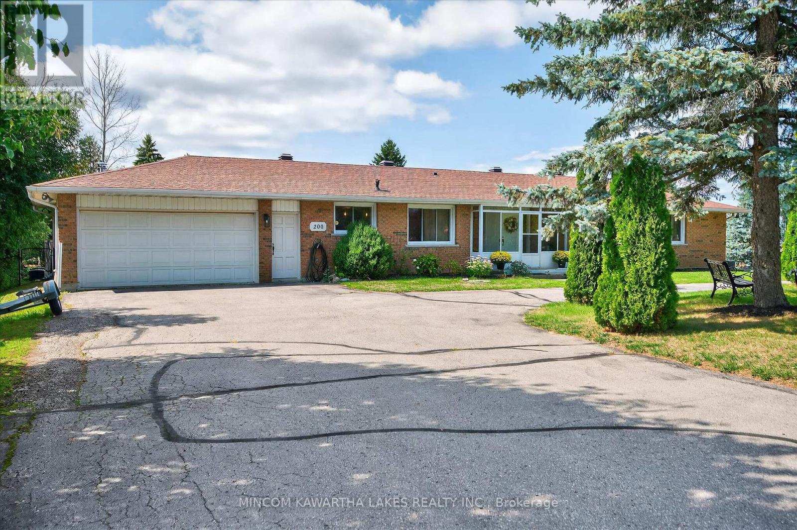 <h3>$859,900</h3><p>200 Kildeer Lane, Selwyn, Ontario</p>