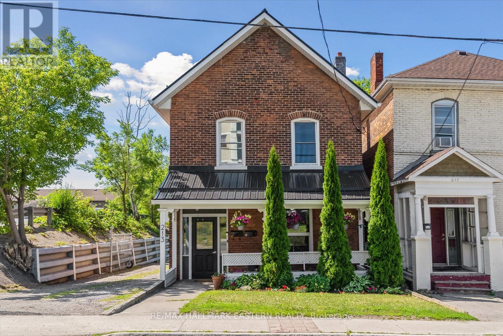 213 Brock Street, Peterborough (Town Ward 3), Ontario  K9H 2P6 - Photo 1 - X12394601