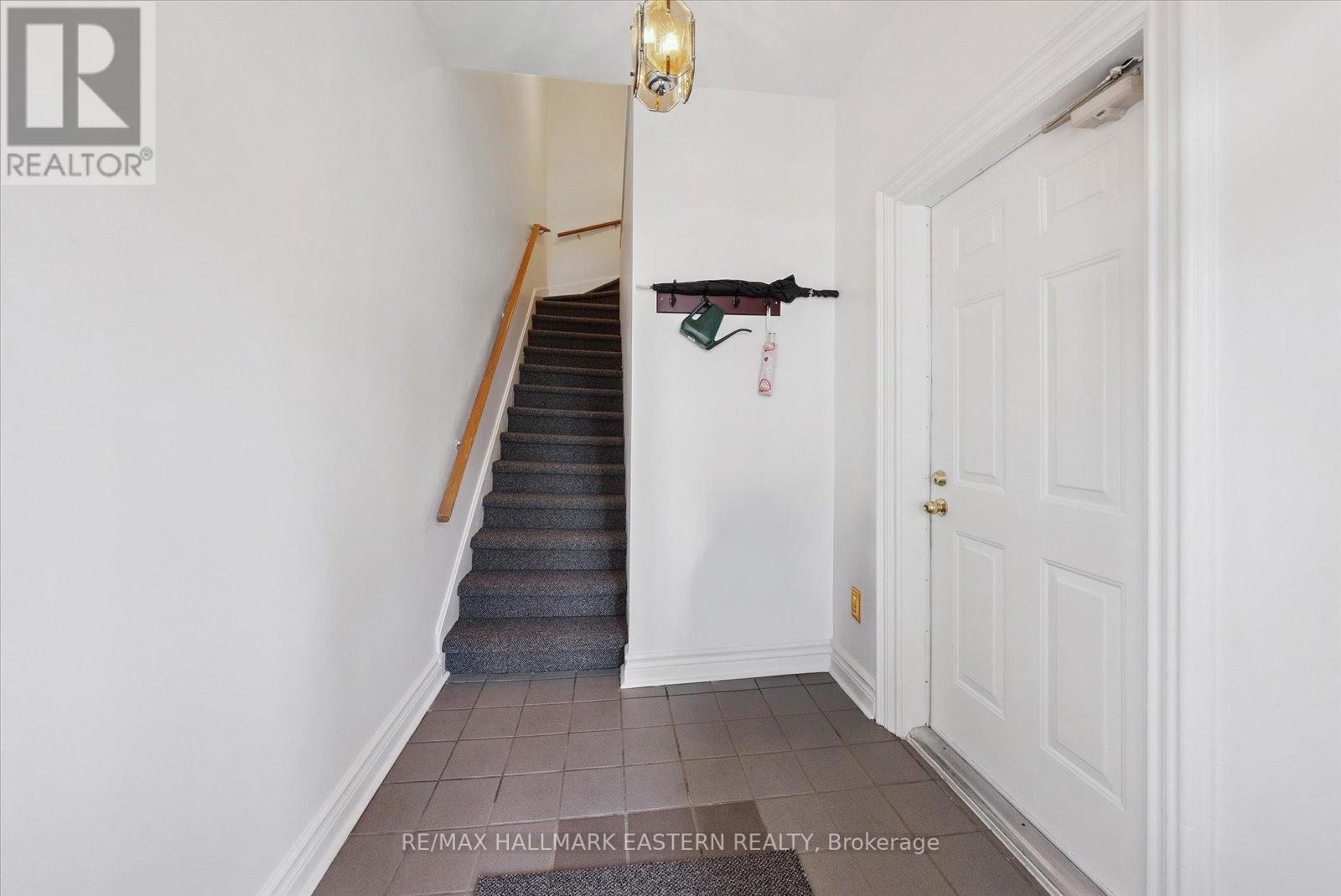 213 Brock Street, Peterborough (Town Ward 3), Ontario  K9H 2P6 - Photo 13 - X12394601