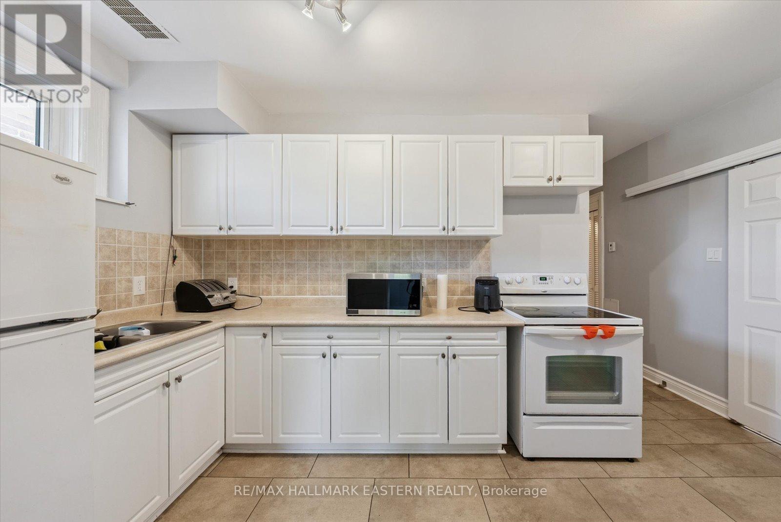 213 Brock Street, Peterborough (Town Ward 3), Ontario  K9H 2P6 - Photo 16 - X12394601