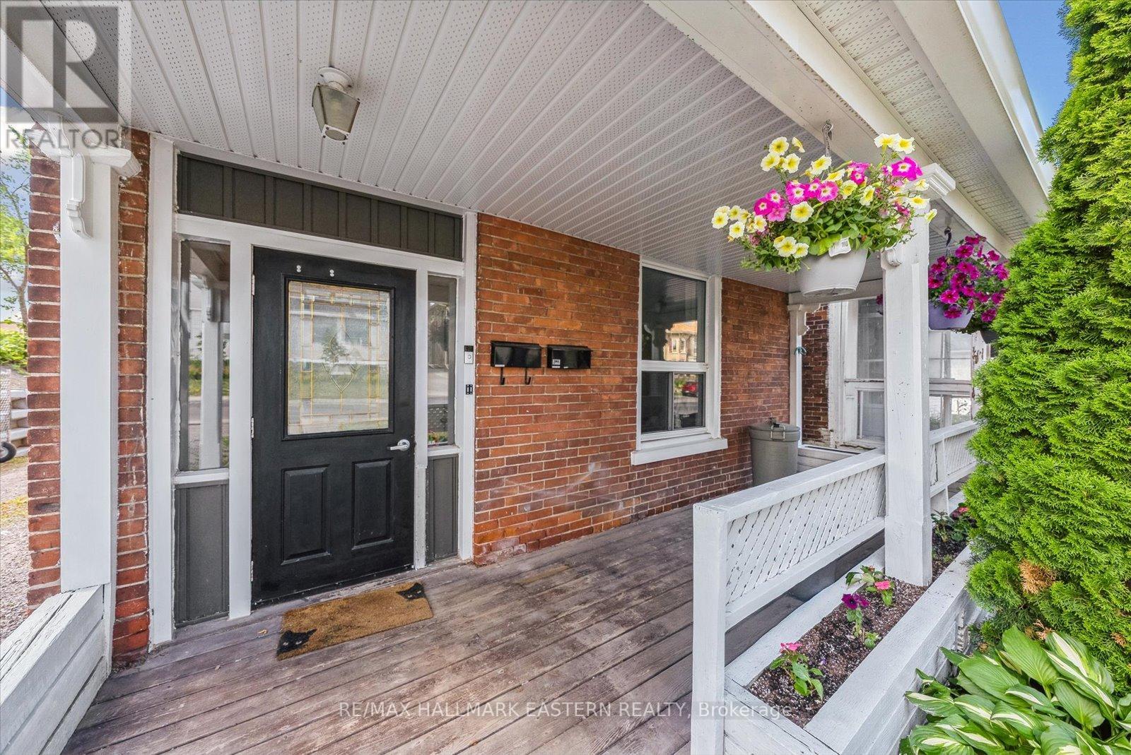 213 Brock Street, Peterborough (Town Ward 3), Ontario  K9H 2P6 - Photo 2 - X12394601