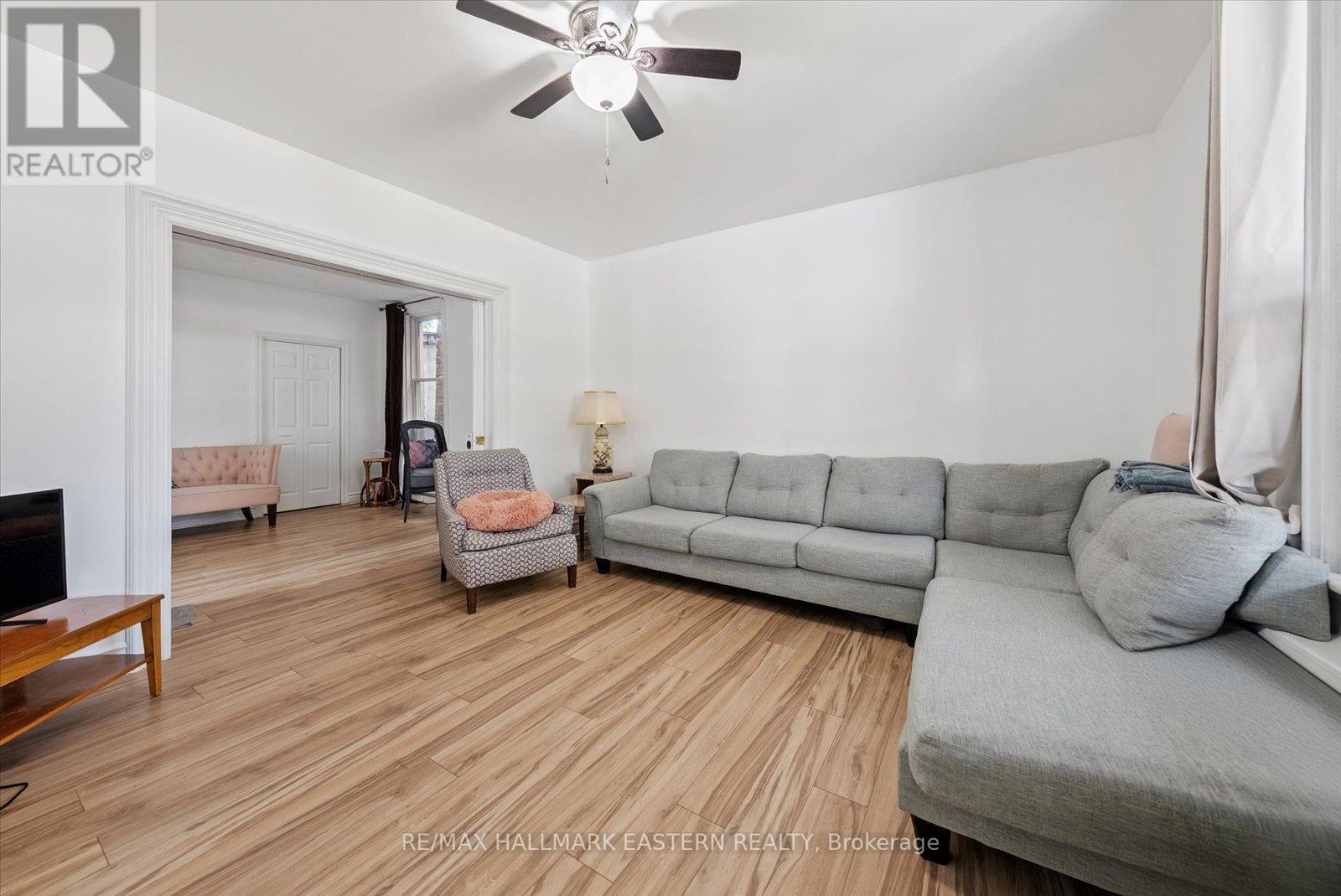 213 Brock Street, Peterborough (Town Ward 3), Ontario  K9H 2P6 - Photo 3 - X12394601