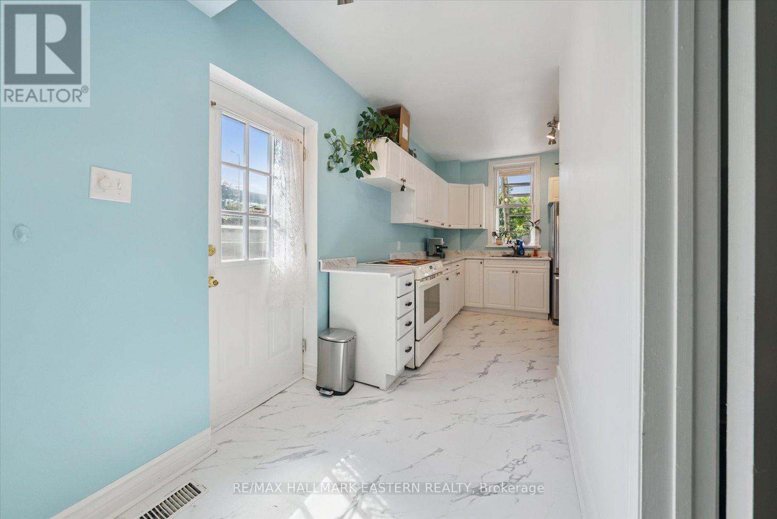 213 Brock Street, Peterborough (Town Ward 3), Ontario  K9H 2P6 - Photo 6 - X12394601