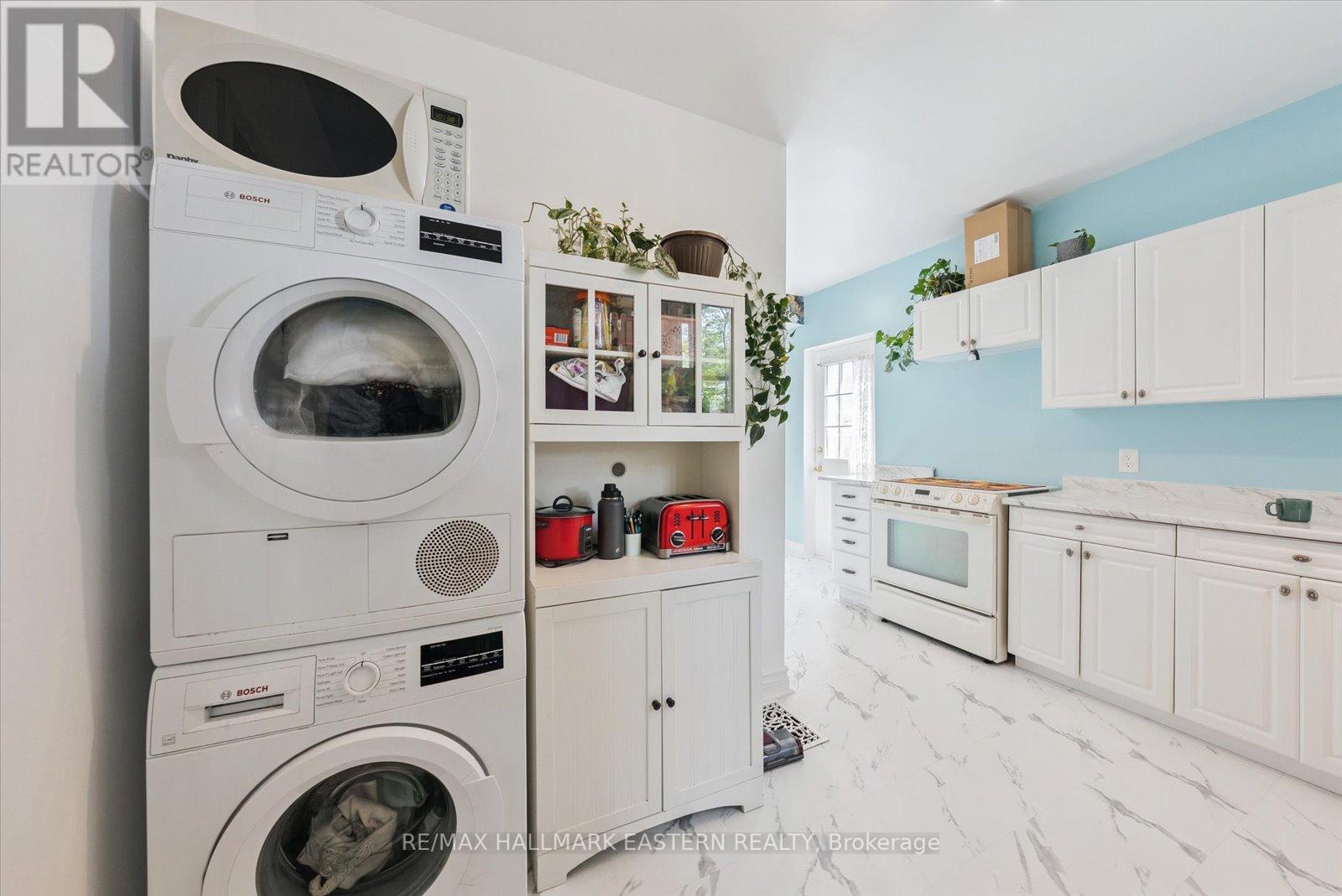 213 Brock Street, Peterborough (Town Ward 3), Ontario  K9H 2P6 - Photo 8 - X12394601