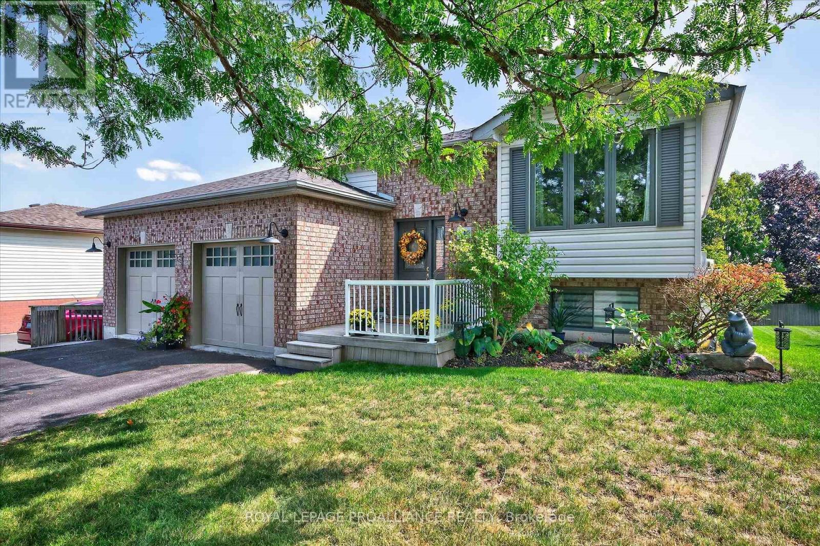 845 Stewart Drive, Peterborough (Ashburnham Ward 4), Ontario  K9J 7R3 - Photo 2 - X12394710