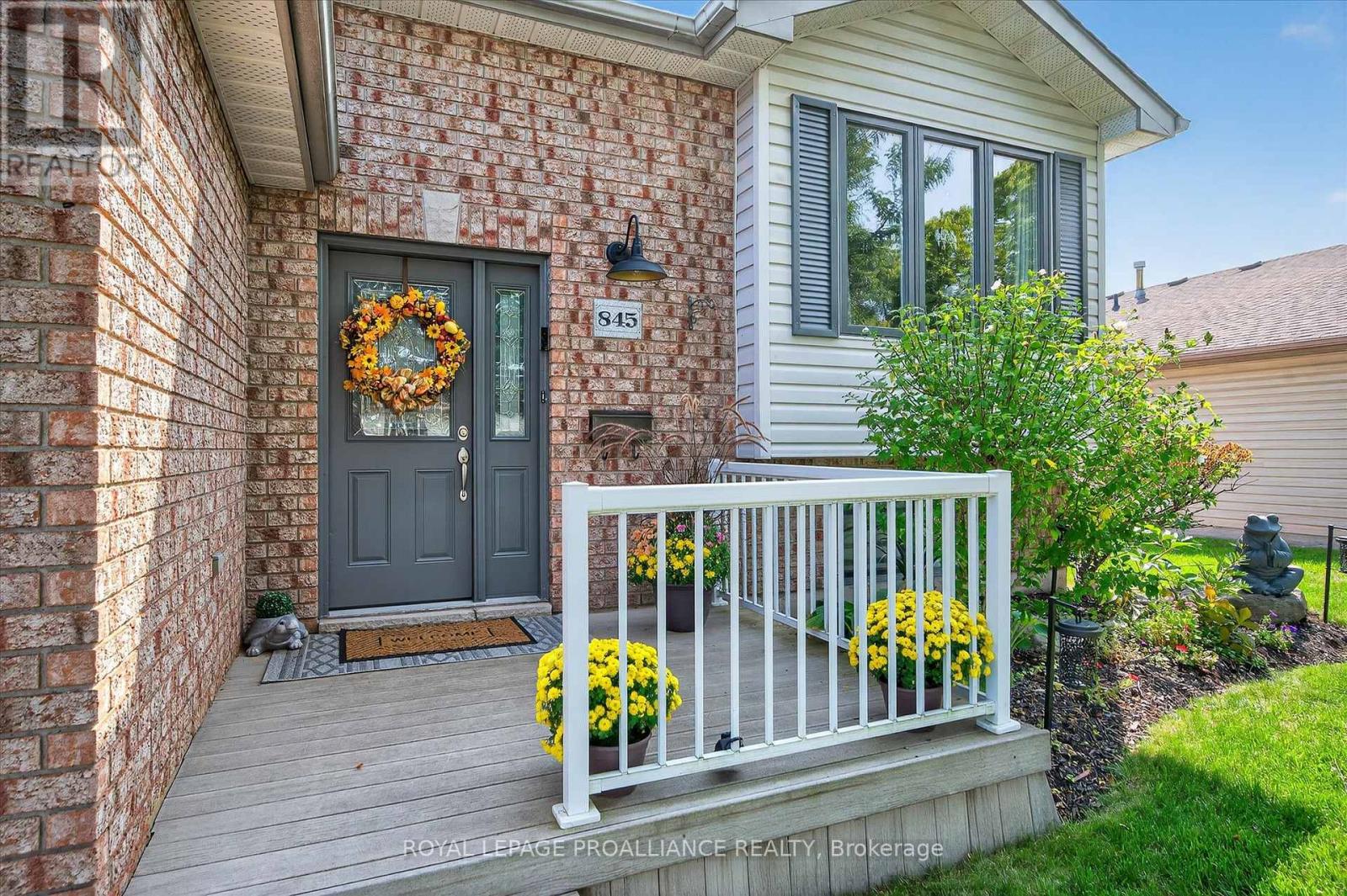 845 Stewart Drive, Peterborough (Ashburnham Ward 4), Ontario  K9J 7R3 - Photo 3 - X12394710