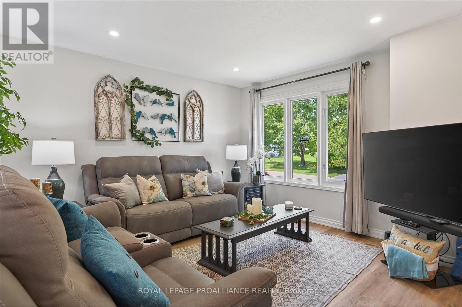 845 Stewart Drive, Peterborough (Ashburnham Ward 4), Ontario  K9J 7R3 - Photo 4 - X12394710