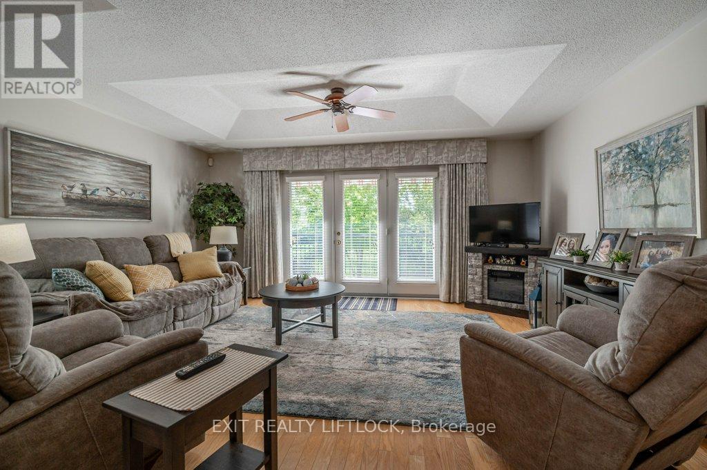 4 - 861 Wentworth Street, Peterborough (Otonabee Ward 1), Ontario  K9J 8R7 - Photo 10 - X12394828