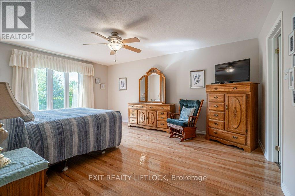 4 - 861 Wentworth Street, Peterborough (Otonabee Ward 1), Ontario  K9J 8R7 - Photo 12 - X12394828