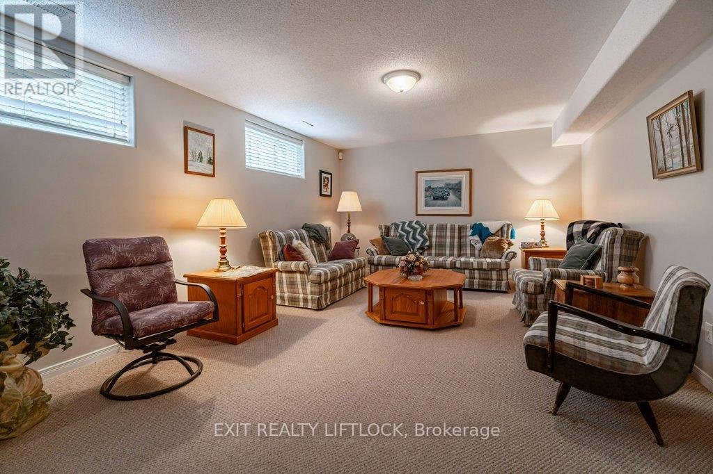4 - 861 Wentworth Street, Peterborough (Otonabee Ward 1), Ontario  K9J 8R7 - Photo 19 - X12394828