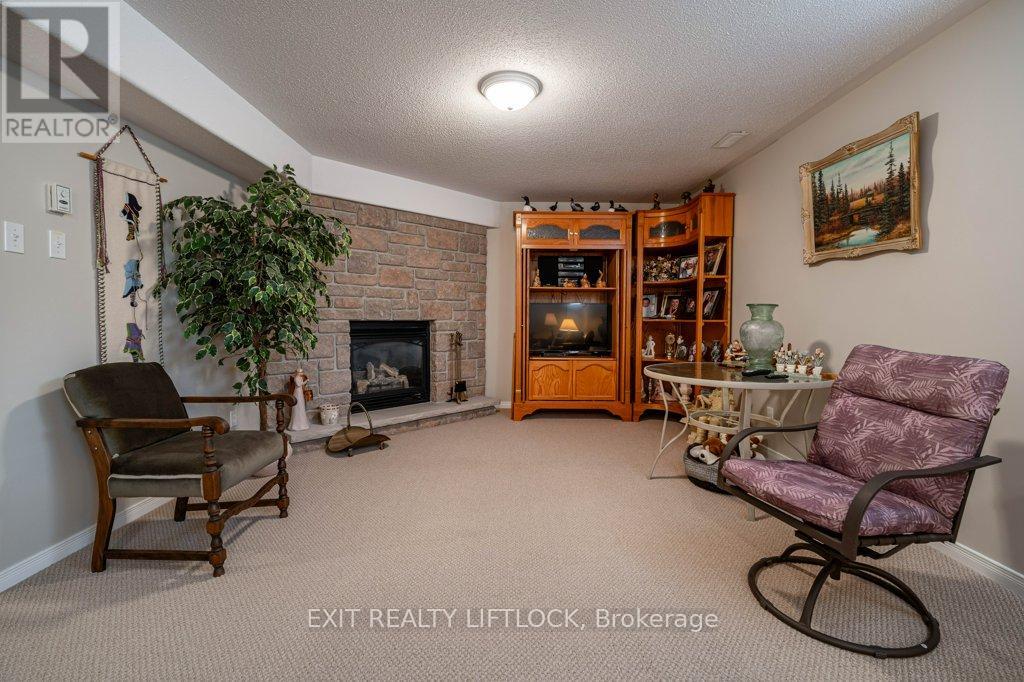 4 - 861 Wentworth Street, Peterborough (Otonabee Ward 1), Ontario  K9J 8R7 - Photo 20 - X12394828