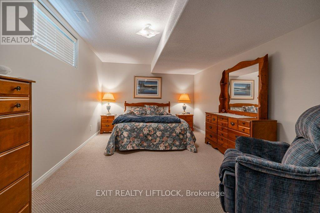 4 - 861 Wentworth Street, Peterborough (Otonabee Ward 1), Ontario  K9J 8R7 - Photo 22 - X12394828