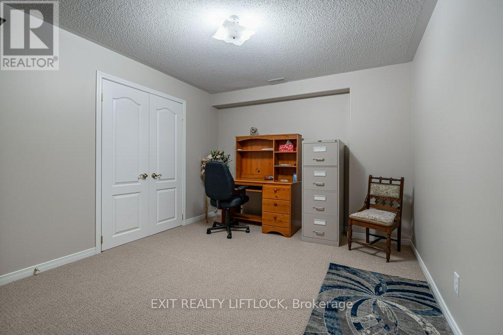 4 - 861 Wentworth Street, Peterborough (Otonabee Ward 1), Ontario  K9J 8R7 - Photo 23 - X12394828