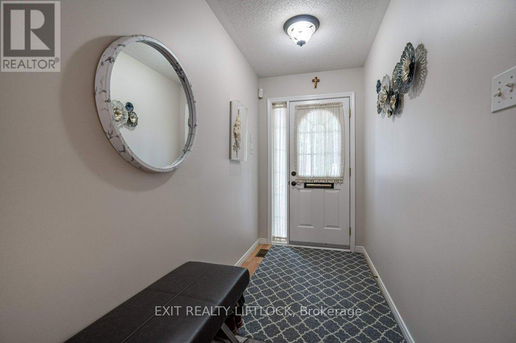 4 - 861 Wentworth Street, Peterborough (Otonabee Ward 1), Ontario  K9J 8R7 - Photo 3 - X12394828