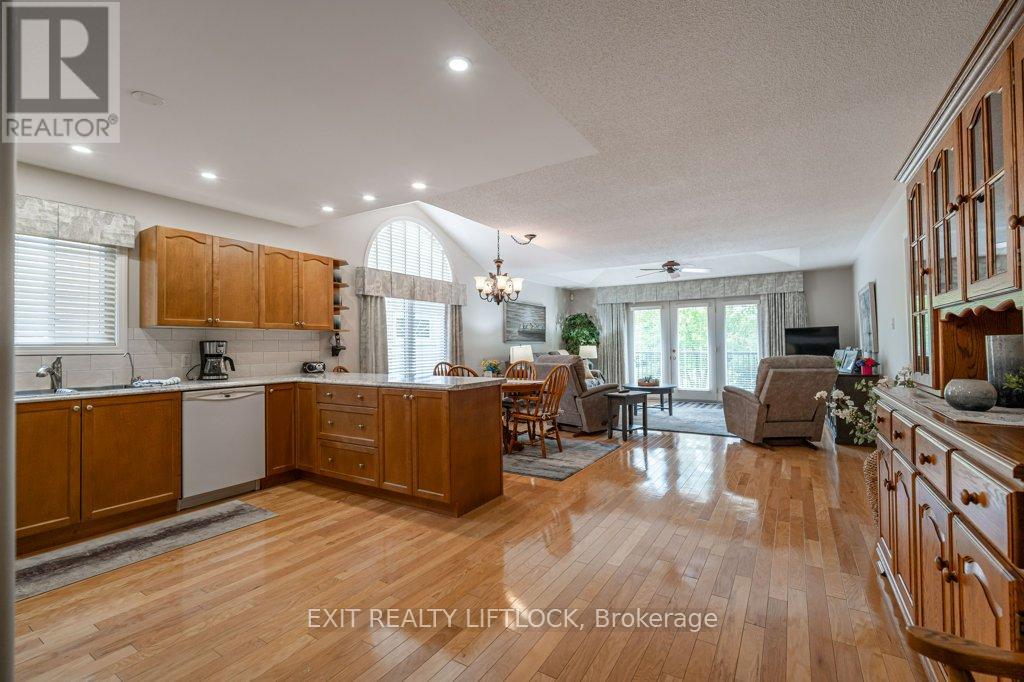 4 - 861 Wentworth Street, Peterborough (Otonabee Ward 1), Ontario  K9J 8R7 - Photo 5 - X12394828
