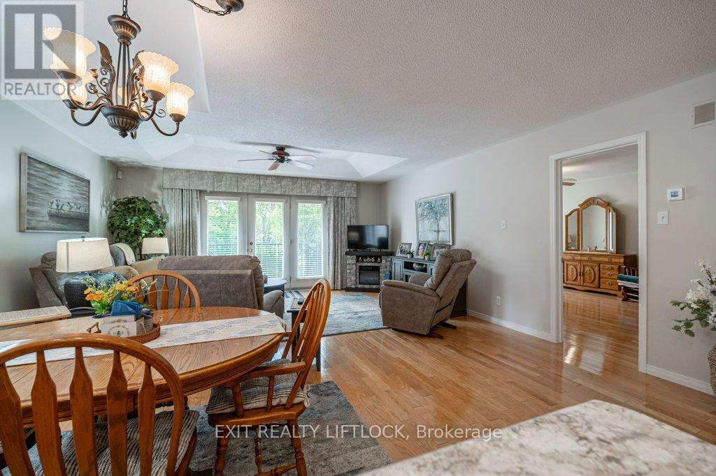 4 - 861 Wentworth Street, Peterborough (Otonabee Ward 1), Ontario  K9J 8R7 - Photo 9 - X12394828