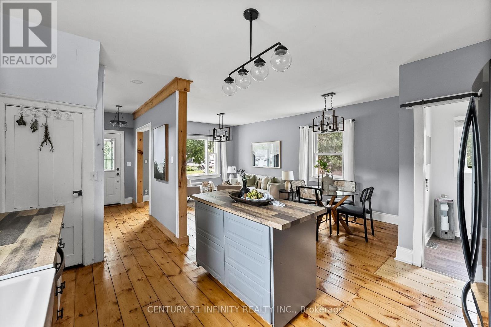 128 Glengarry Road, Kawartha Lakes (Manvers), Ontario  L0A 1A0 - Photo 19 - X12395505