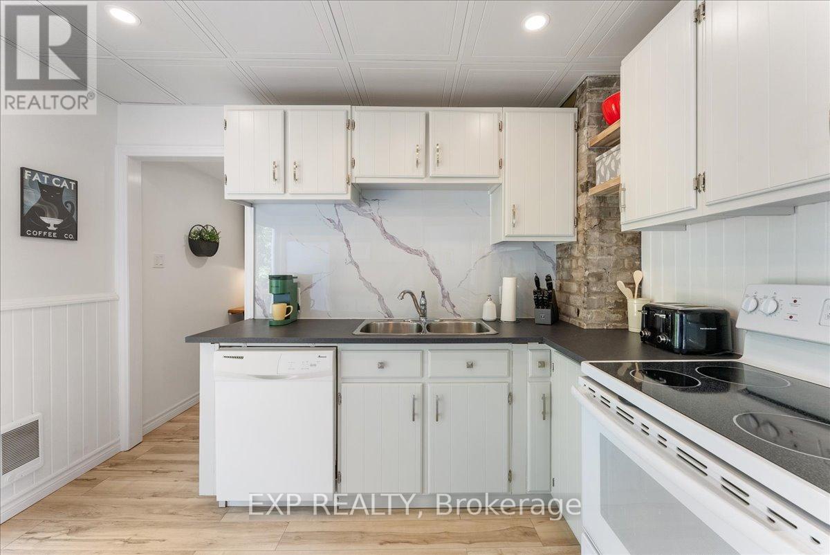 1022 Monaghan Road, Peterborough (Town Ward 3), Ontario  K9J 5L1 - Photo 13 - X12395600