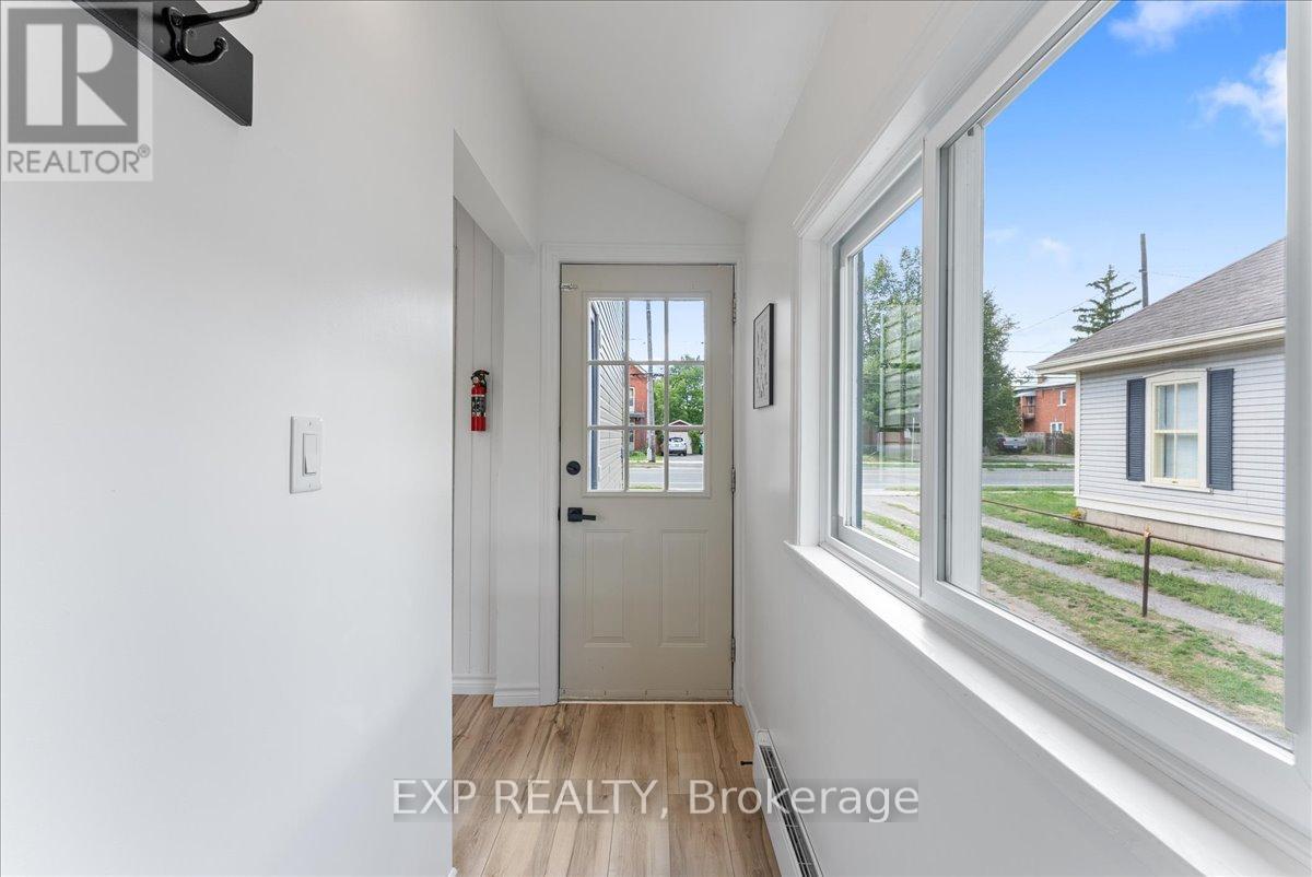 1022 Monaghan Road, Peterborough (Town Ward 3), Ontario  K9J 5L1 - Photo 18 - X12395600