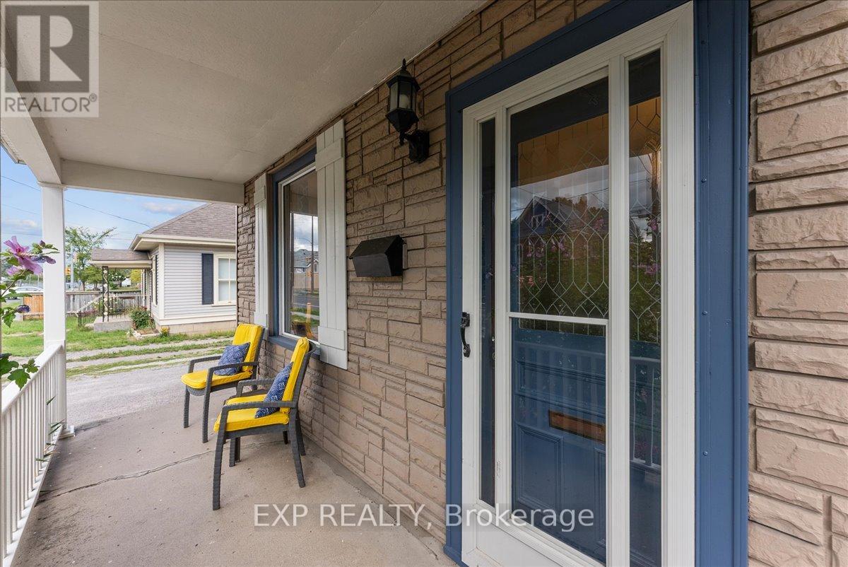 1022 Monaghan Road, Peterborough (Town Ward 3), Ontario  K9J 5L1 - Photo 4 - X12395600