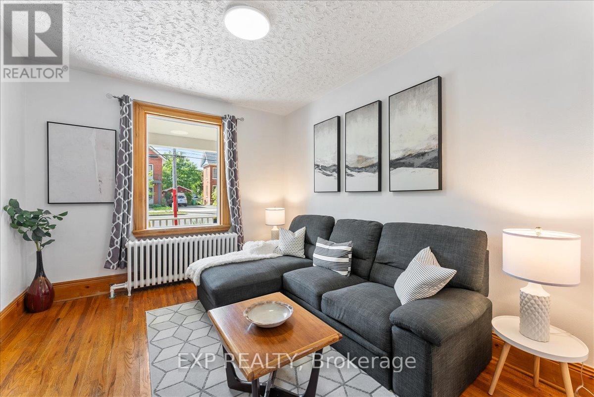 1022 Monaghan Road, Peterborough (Town Ward 3), Ontario  K9J 5L1 - Photo 7 - X12395600