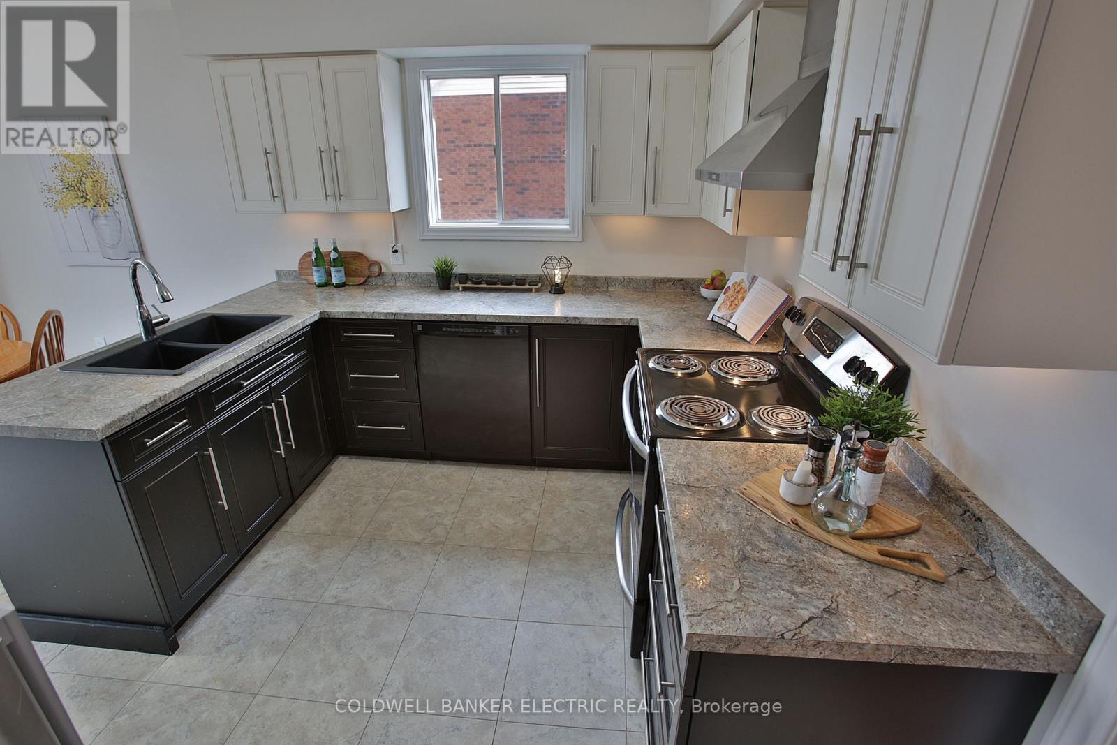 1830 Stratton Avenue, Peterborough (Monaghan Ward 2), Ontario  K9K 2E6 - Photo 11 - X12395601