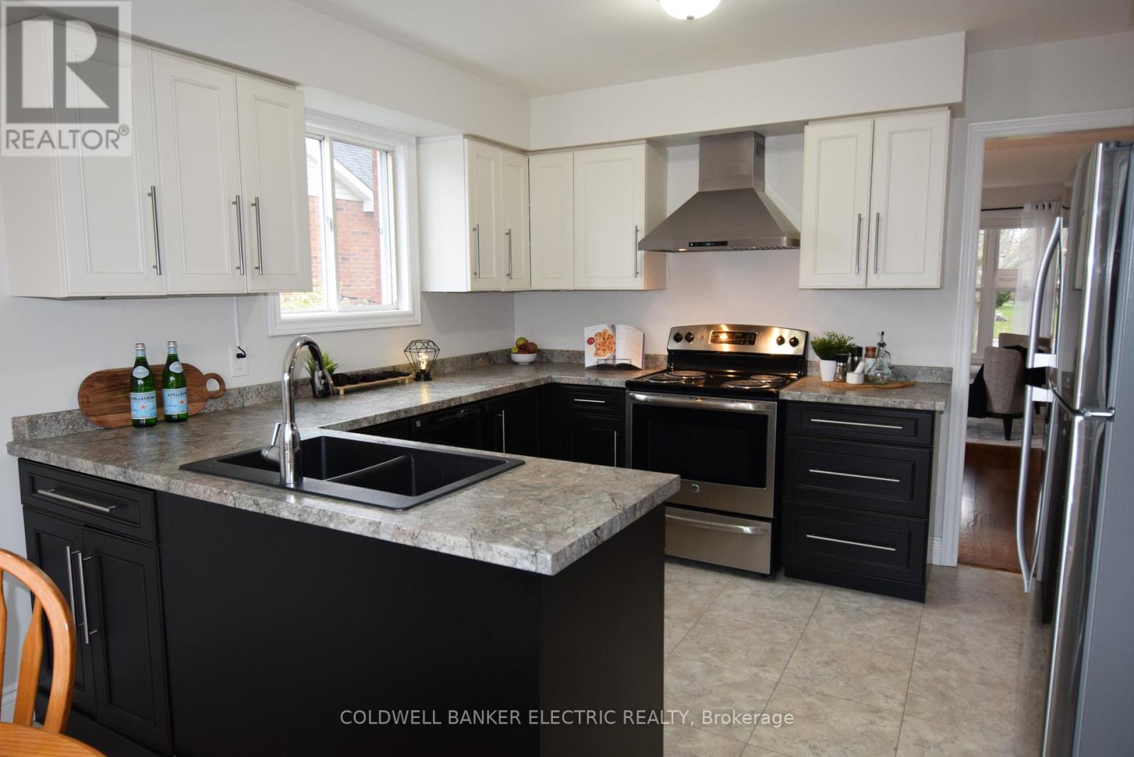 1830 Stratton Avenue, Peterborough (Monaghan Ward 2), Ontario  K9K 2E6 - Photo 12 - X12395601