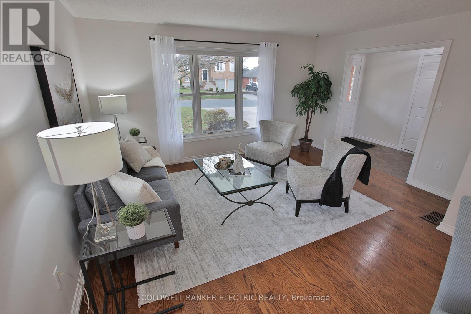 1830 Stratton Avenue, Peterborough (Monaghan Ward 2), Ontario  K9K 2E6 - Photo 8 - X12395601